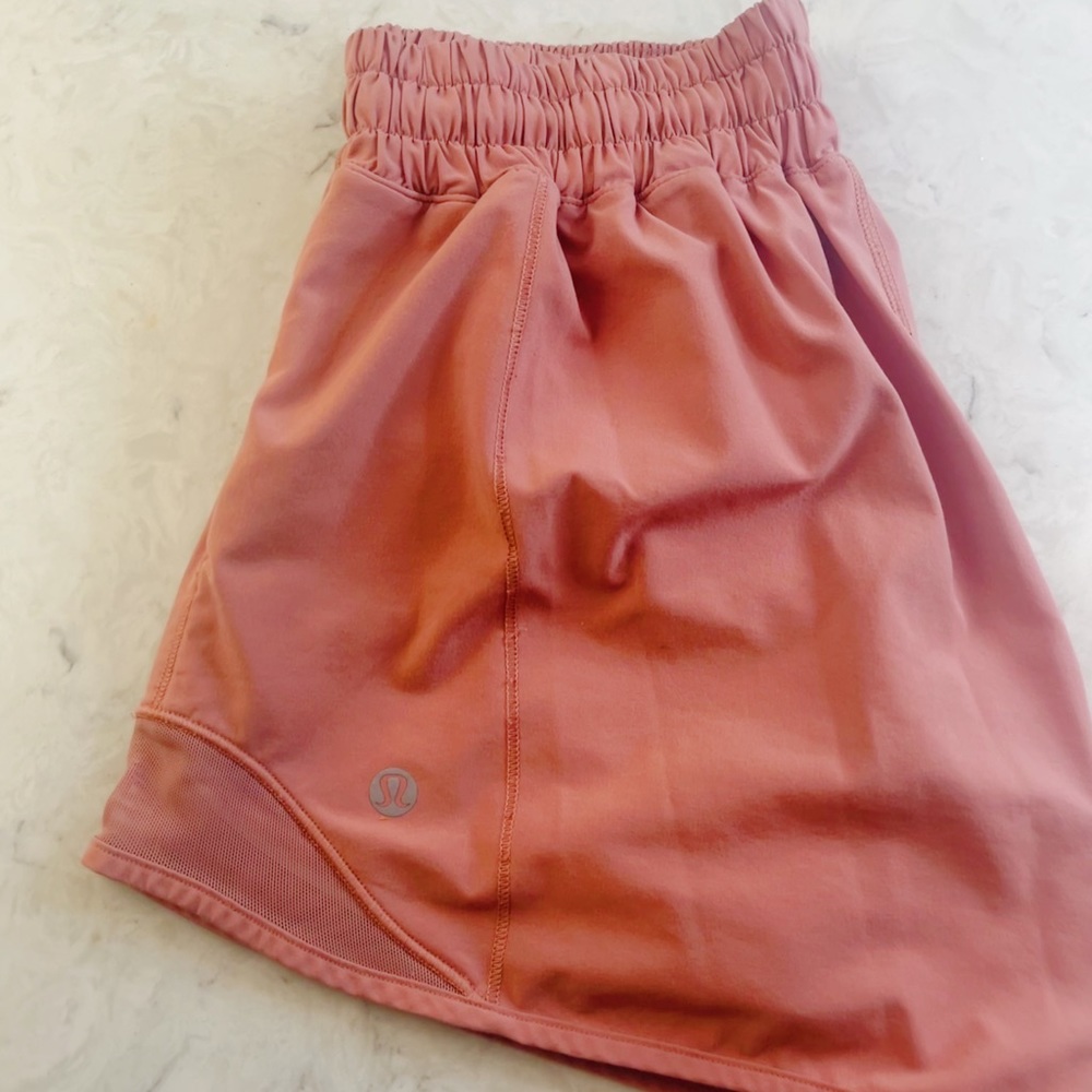 Lululemon savanna, pink shorts